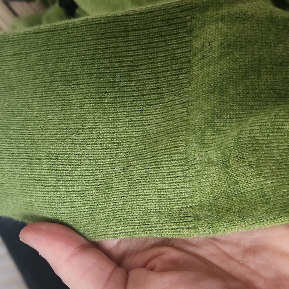 Lafayette 148 NYC Cashmere Deep V-neck sweater - Picture 5 of 5